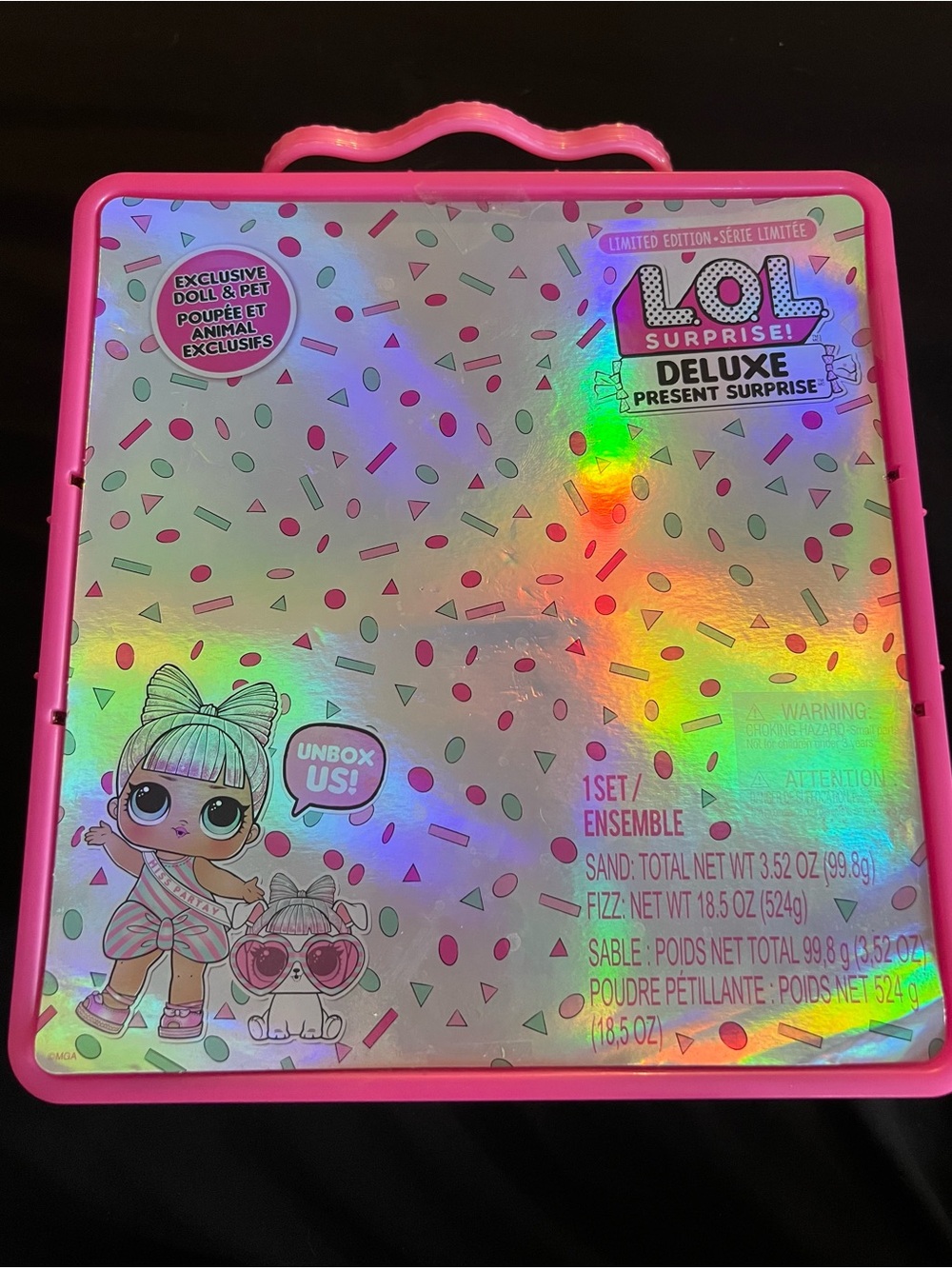 L.O.L. Surprise! Deluxe present surprise